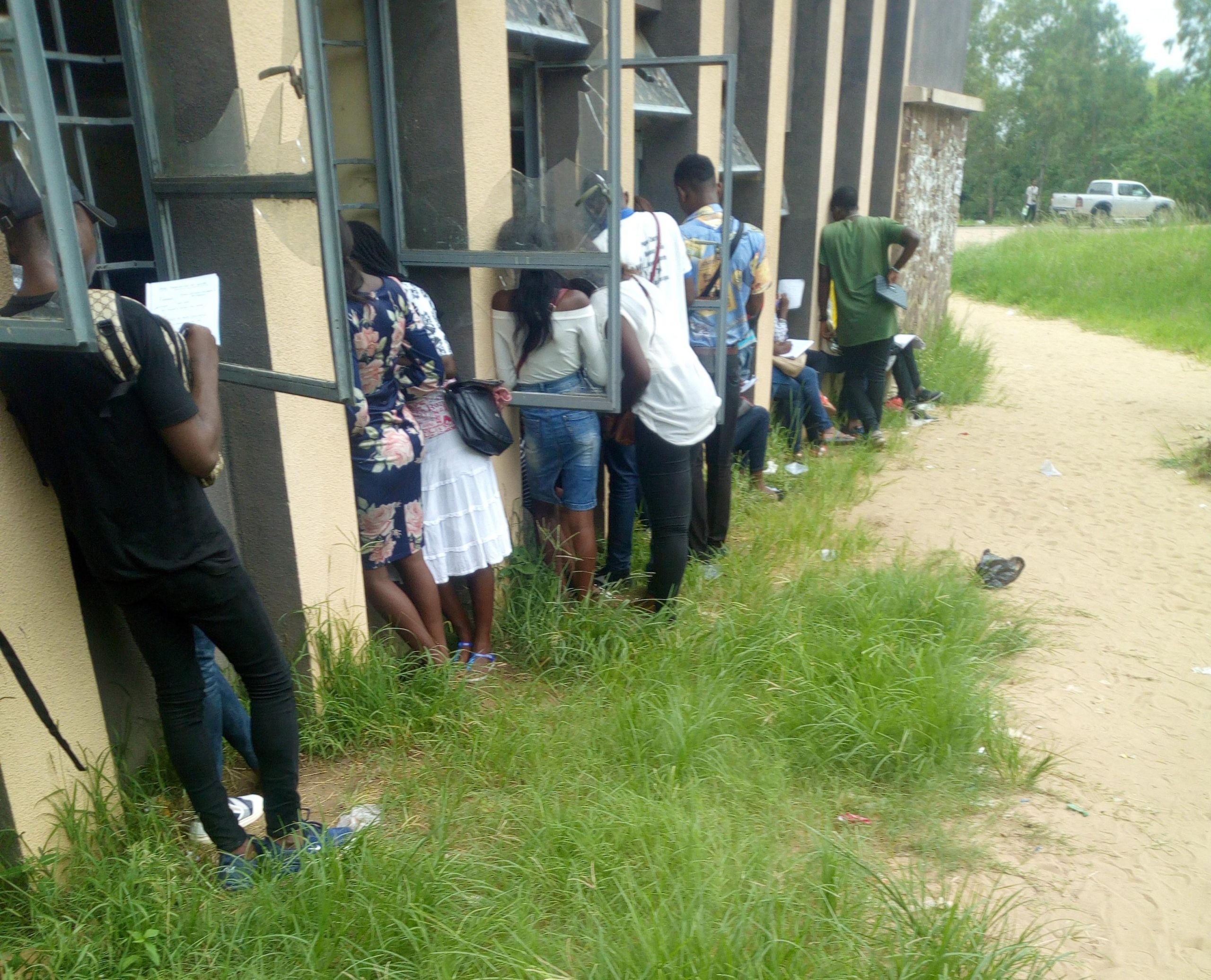 RDC : Des étudiants décrient les mauvaises conditions dans lesquelles ils suivent les cours