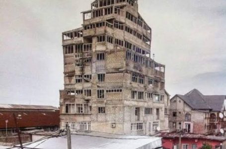 Le Regret de l’Urbaniste Fiston Ilangi au dossier de l’immeuble tour de Babel de Limete 7ème rue