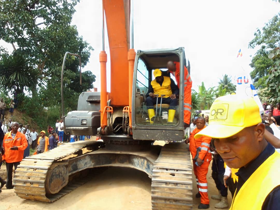 Sankuru : Le gouverneur Jules Lodi lance les travaux d’entretien de la route nationale n°7